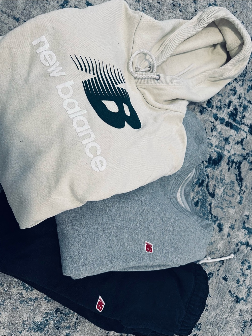 New Balance Cream, Gray & Black Hoodie, Sweatshirt & Joggers Set - Picture 1 of 4